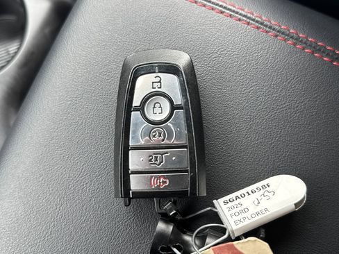 Used 2025 Ford Explorer ST AWD/4WD image 9