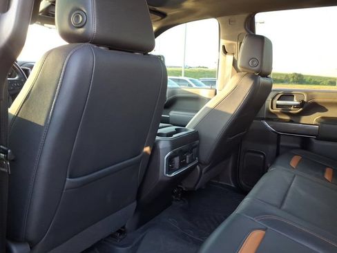 Used 2022 GMC Sierra 2500 AT4 w/ AT4 Premium Plus Package AWD/4WD image 9