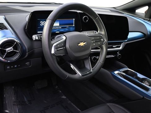 Used 2025 Chevrolet Equinox EV LT w/ Convenience Package image 11