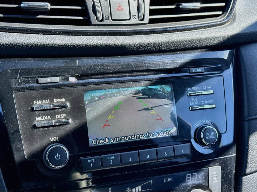 Used 2017 Nissan Rogue SV FWD image 15