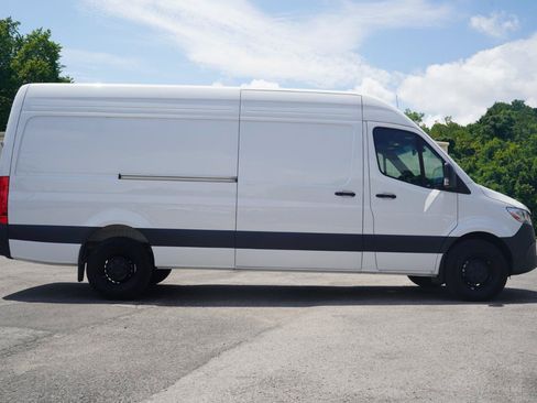 Used 2025 Mercedes-Benz Sprinter 2500 image 5
