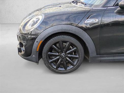 Used 2018 MINI Cooper S image 23
