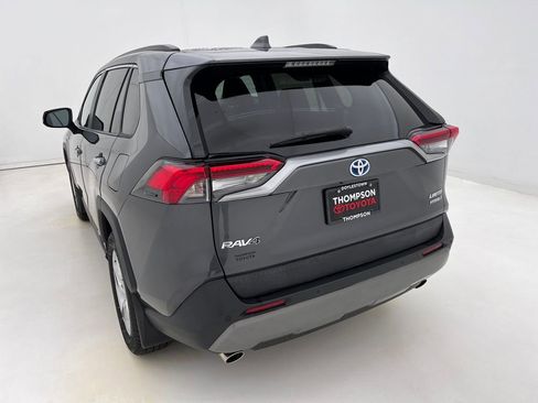 Used 2019 Toyota RAV4 Limited image 8