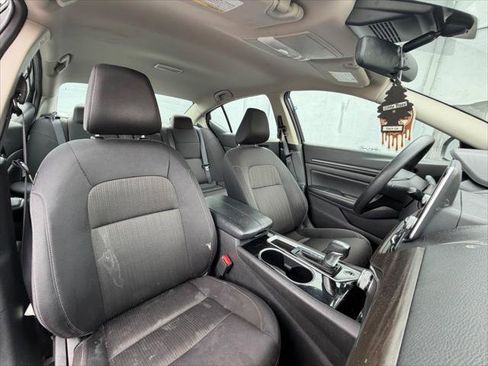 Used 2024 Nissan Altima 2.5 SV FWD image 11
