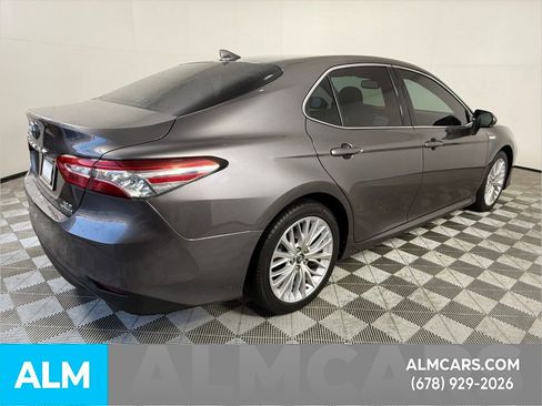 Used 2019 Toyota Camry XLE image 9