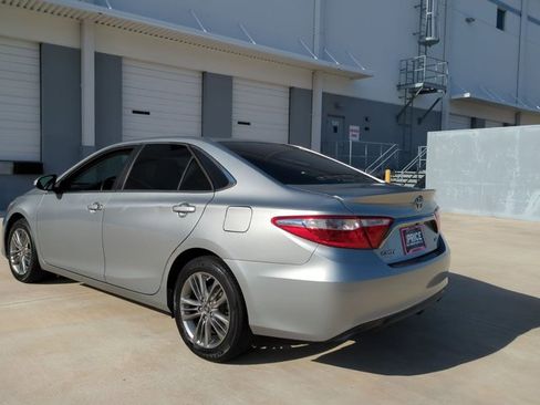 Used 2016 Toyota Camry SE image 5