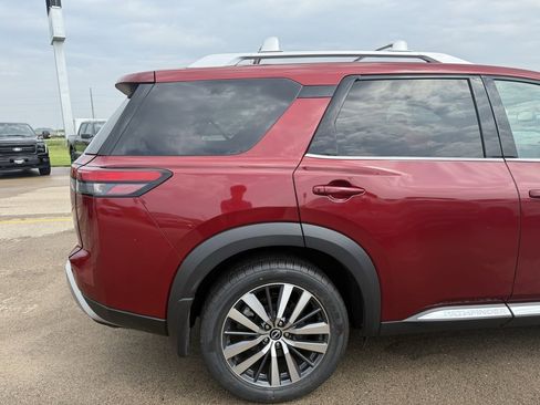 Used 2022 Nissan Pathfinder Platinum w/ Cargo Package image 38