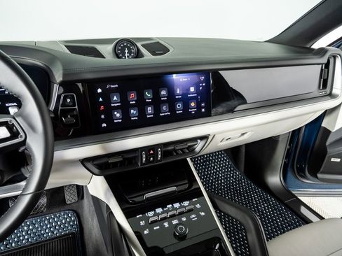 Certified 2025 Porsche Cayenne Coupe w/ Premium Package Plus image 13