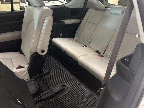 Used 2024 Toyota Grand Highlander AWD image 26