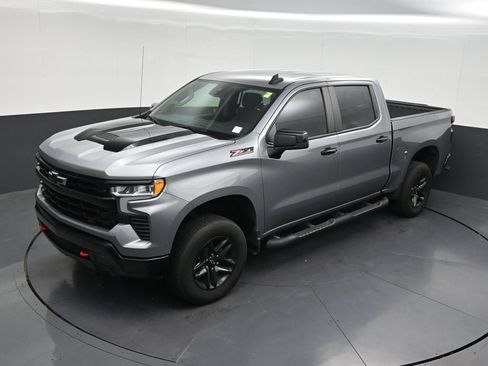 Used 2024 Chevrolet Silverado 1500 LT Trail Boss w/ Convenience Package II AWD/4WD image 16