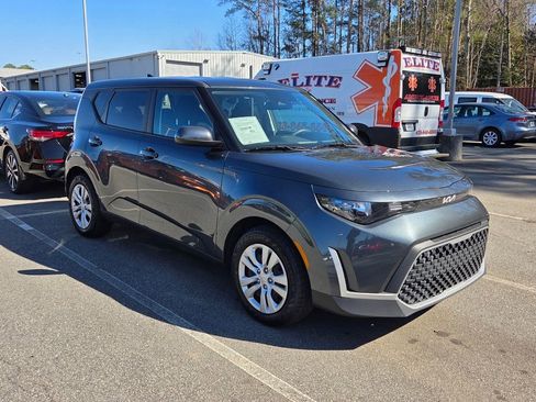 Used 2025 Kia Soul LX image 1