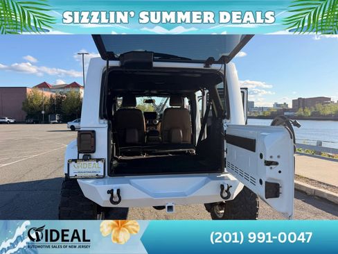 Used 2016 Jeep Wrangler Unlimited Sahara w/ Connectivity Group AWD/4WD image 48