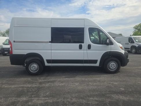 Used 2025 RAM ProMaster 3500 w/ Crew Van Package FWD image 7