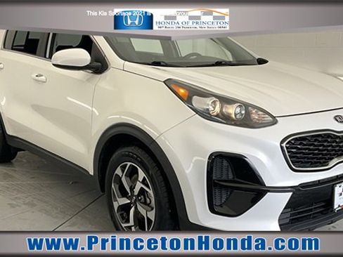 Used 2021 Kia Sportage LX image 1