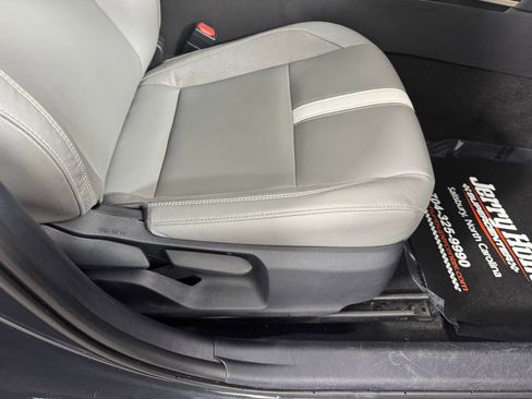 Used 2025 Toyota Camry SE w/ Convenience Package image 33