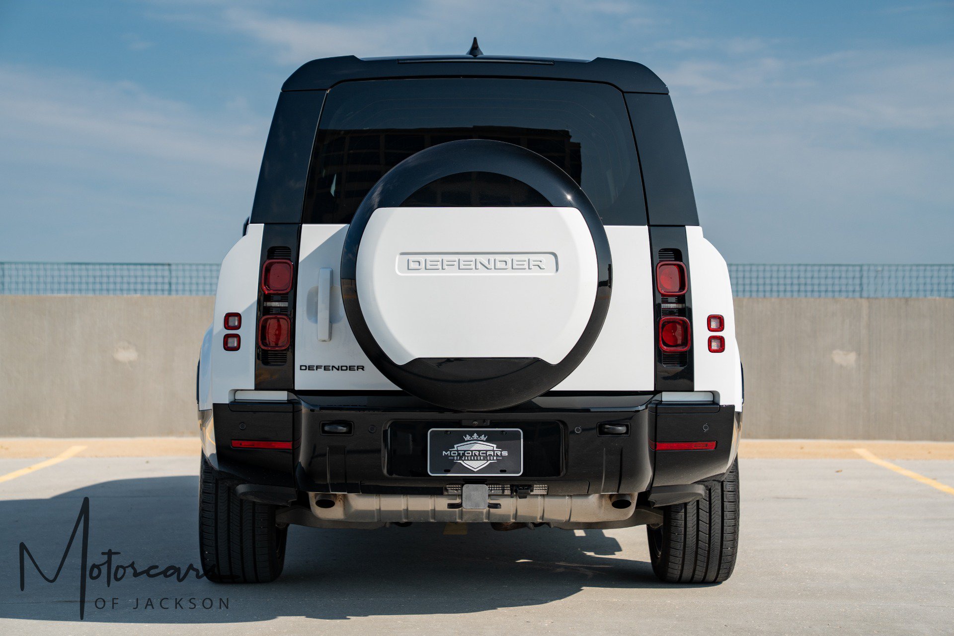 Used 2025 Land Rover Defender 130 X-Dynamic SE AWD/4WD image 7