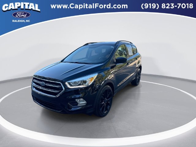Used 2017 Ford Escape SE w/ SE Sport Appearance Package FWD image 4