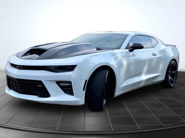 Used 2018 Chevrolet Camaro SS RWD image 4