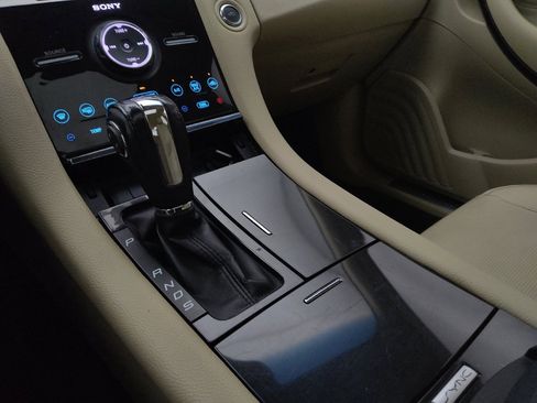 Used 2018 Ford Taurus Limited FWD image 26