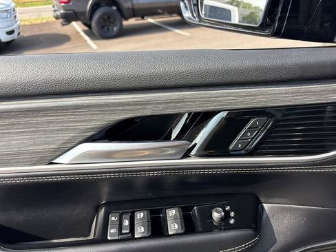 Used 2024 Jeep Wagoneer Series II w/ Rear Seat Video Group 1 AWD/4WD image 17