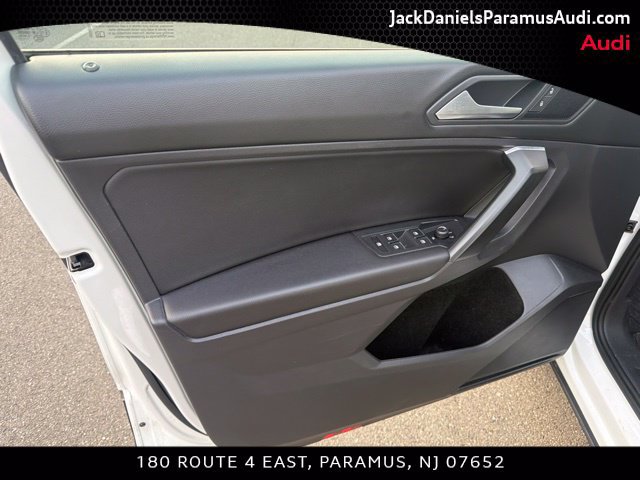 Used 2021 Volkswagen Tiguan SE w/ Panoramic Sunroof Package AWD/4WD image 14