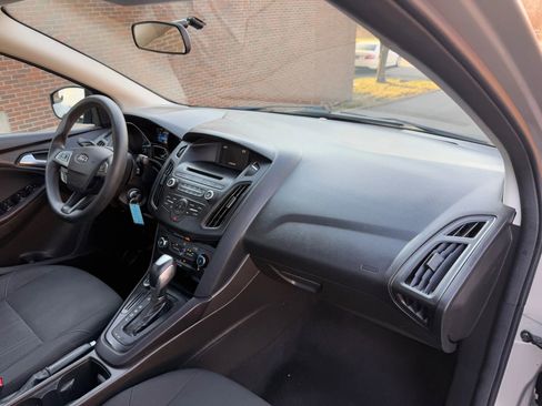 Used 2015 Ford Focus SE image 19
