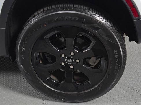 Used 2022 Land Rover Defender 110 S AWD/4WD image 10