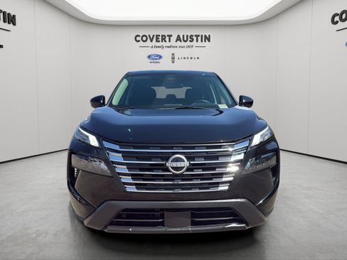 Used 2025 Nissan Rogue SV FWD image 9