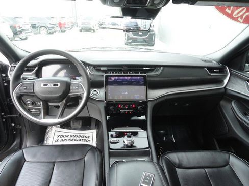 Used 2024 Jeep Grand Cherokee L Limited w/ Luxury Tech Group II AWD/4WD image 18