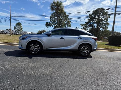 Used 2025 Lexus RX 350 FWD w/ Technology Package image 2