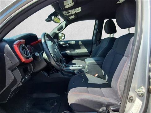 Used 2018 Toyota Tacoma TRD Off-Road AWD/4WD image 16