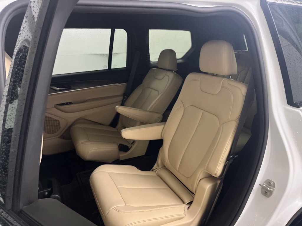 Used 2024 Jeep Grand Cherokee L Limited AWD/4WD image 19