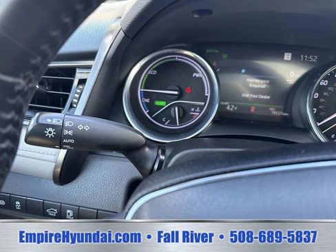Used 2020 Toyota Camry XLE w/ Sunroof Package FWD image 31