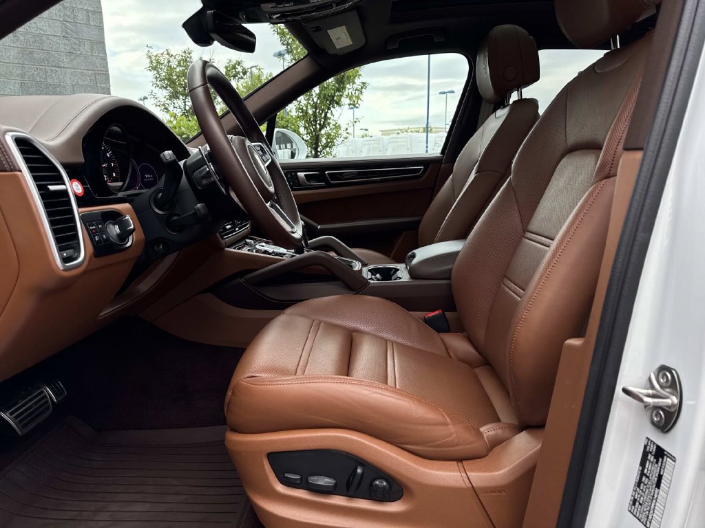 Certified 2023 Porsche Cayenne S Platinum AWD/4WD image 19