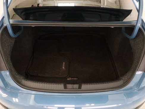 Used 2025 Volkswagen Jetta SE image 33