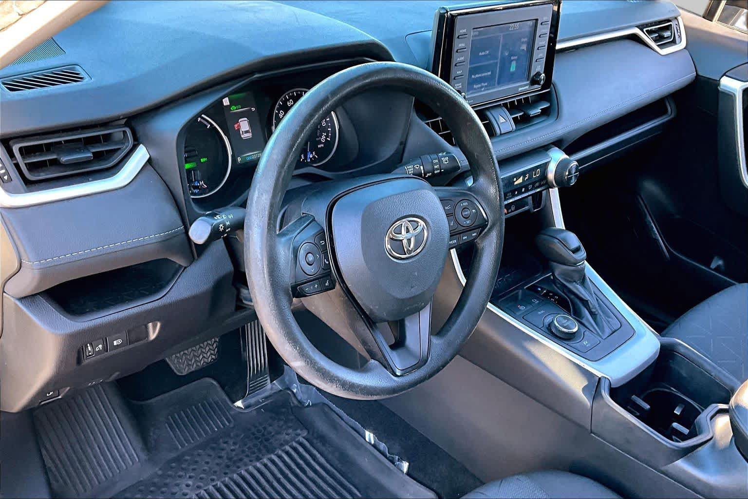 Used 2022 Toyota RAV4 XLE AWD/4WD image 17