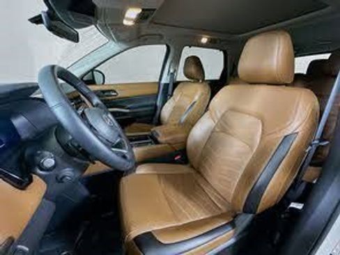 Used 2024 Nissan Pathfinder Platinum w/ Cargo Package image 23