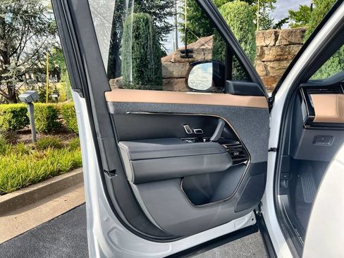 New 2026 Land Rover Range Rover Sport Dynamic SE AWD/4WD image 17