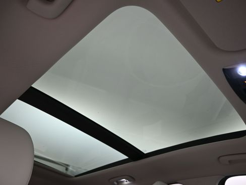 Used 2025 Kia Sorento SX image 30