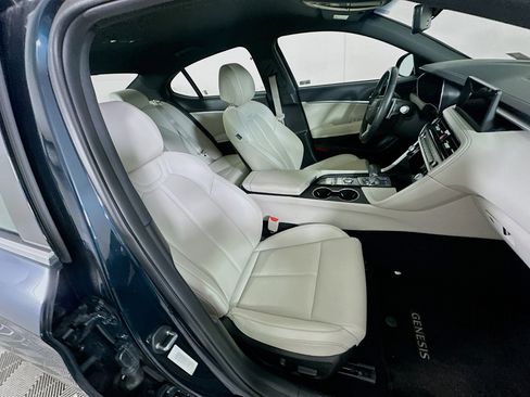 Used 2025 Genesis G70 2.5T image 31