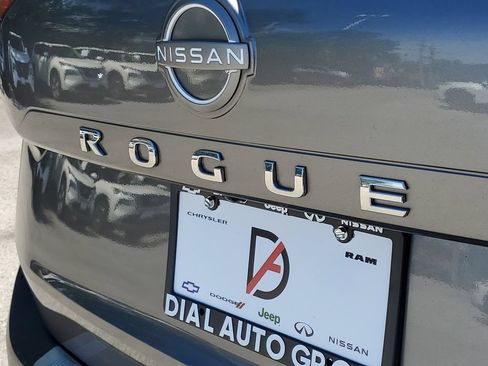 Used 2023 Nissan Rogue SV AWD/4WD image 7