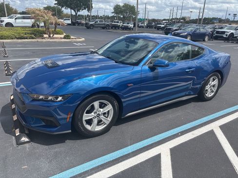 Used 2024 Ford Mustang Coupe RWD image 3