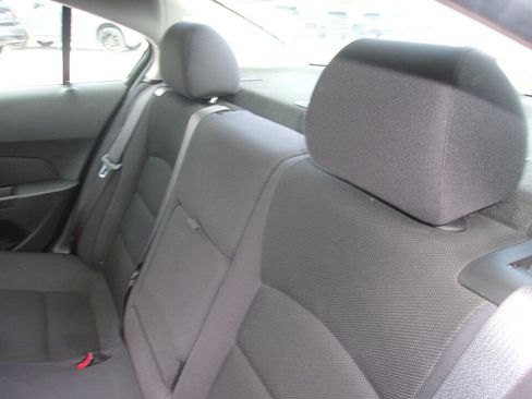 Used 2016 Chevrolet Cruze LT image 11