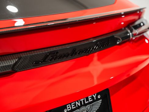 Used 2024 Lamborghini Urus Performante AWD/4WD image 12