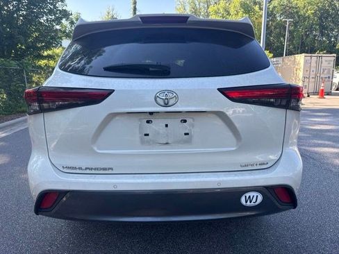Used 2021 Toyota Highlander Limited FWD image 14