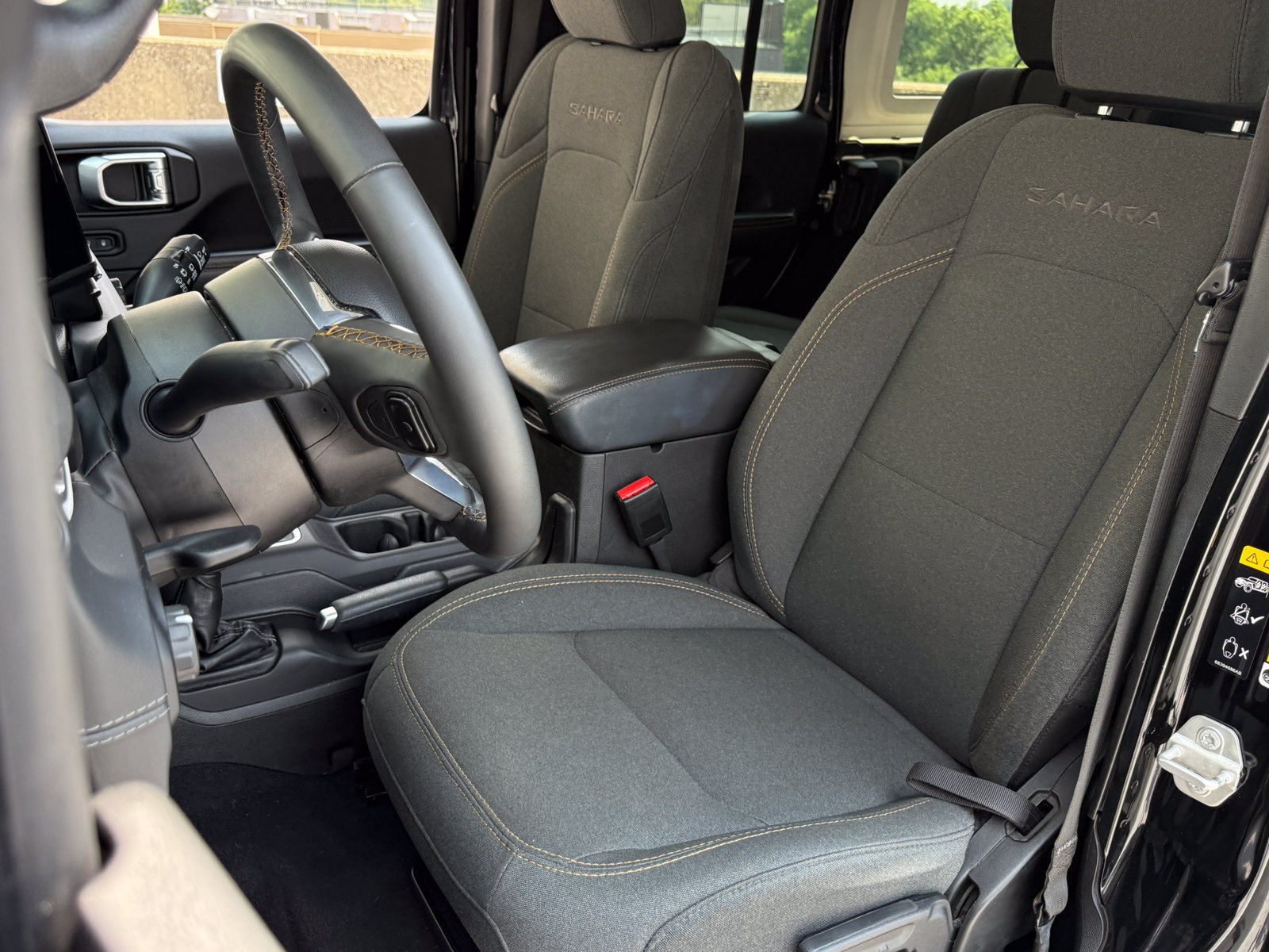 Used 2024 Jeep Wrangler Unlimited Sahara AWD/4WD image 25