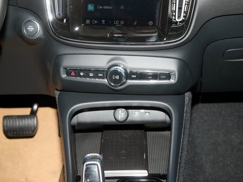 New 2025 Volvo XC40 B5 Plus w/ Climate Package image 26