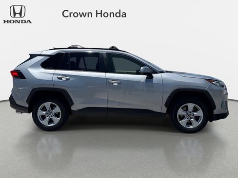 Used 2019 Toyota RAV4 XLE AWD/4WD image 5