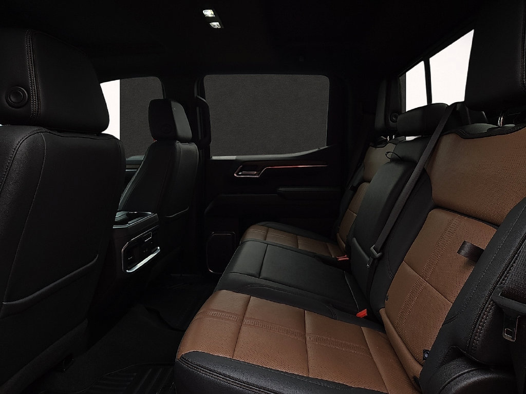 Used 2023 Chevrolet Silverado 1500 High Country w/ Technology Package AWD/4WD image 8
