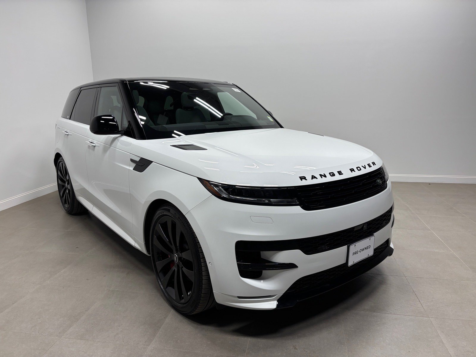 Used 2025 Land Rover Range Rover Sport Dynamic SE AWD/4WD image 4